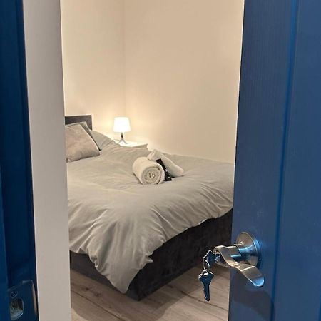 Modern 2 Bed Near Turf Moor Football Stadium, Parks, Canal And Lake Burnley Esterno foto