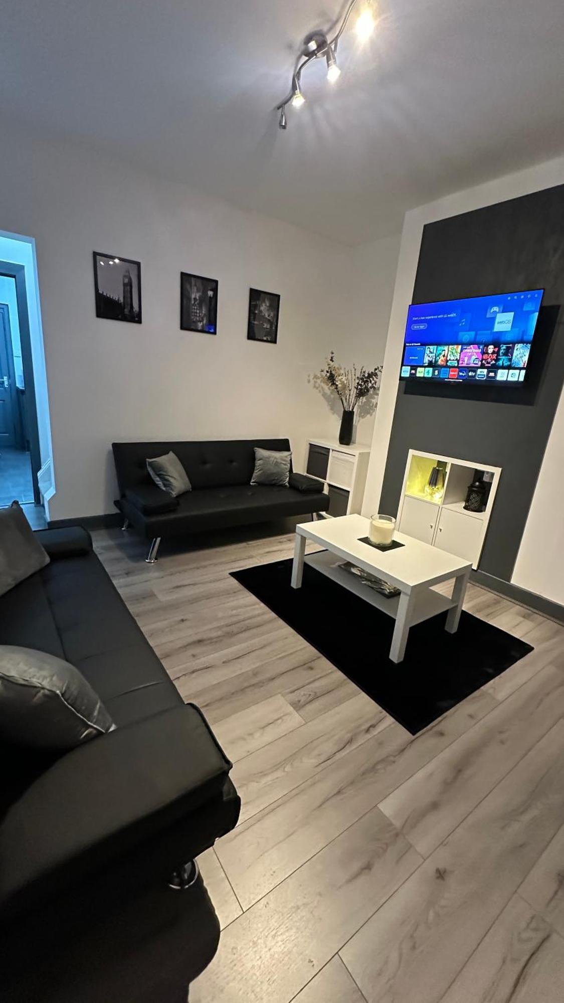 Modern 2 Bed Near Turf Moor Football Stadium, Parks, Canal And Lake Burnley Esterno foto