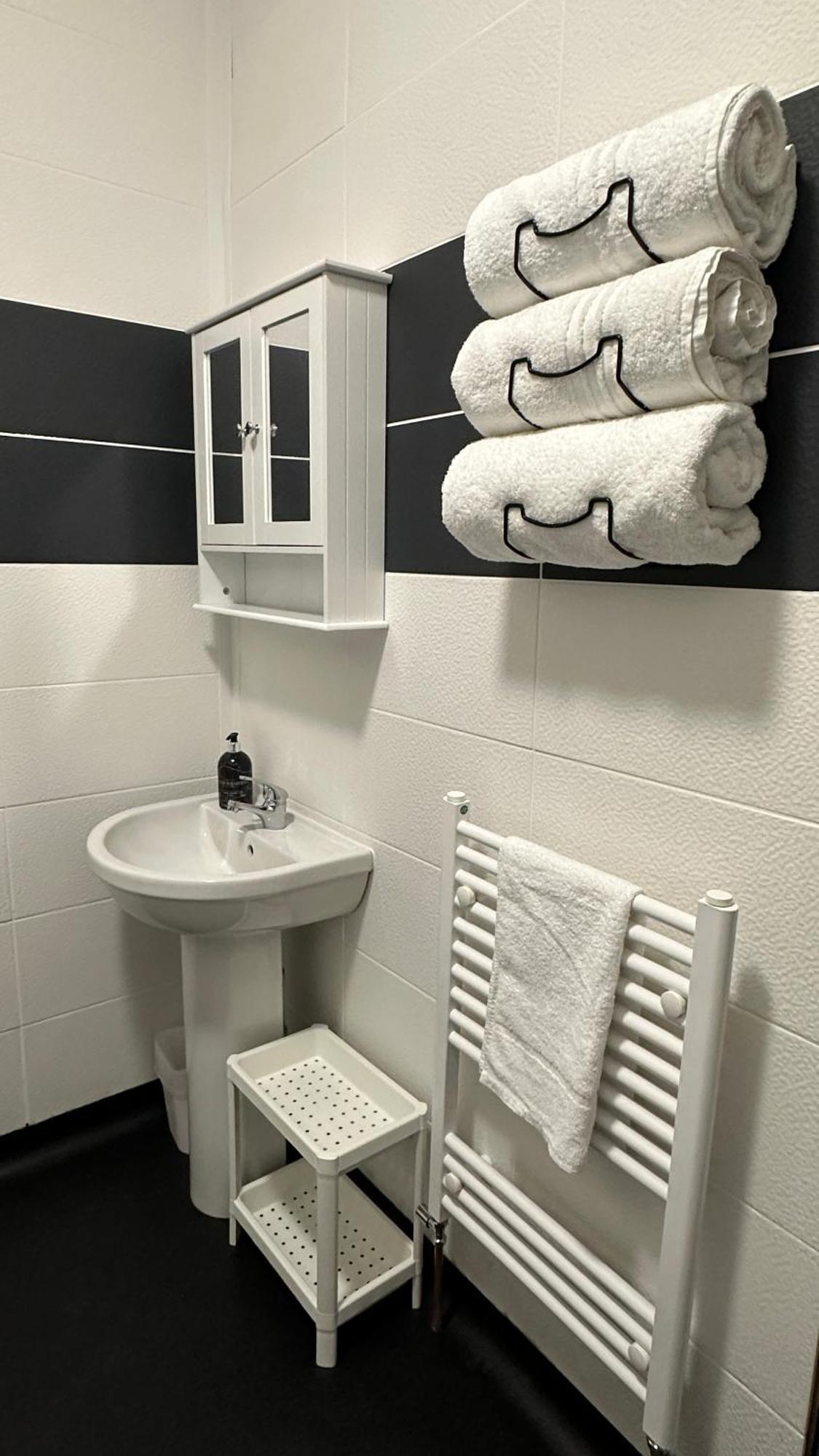 Modern 2 Bed Near Turf Moor Football Stadium, Parks, Canal And Lake Burnley Esterno foto