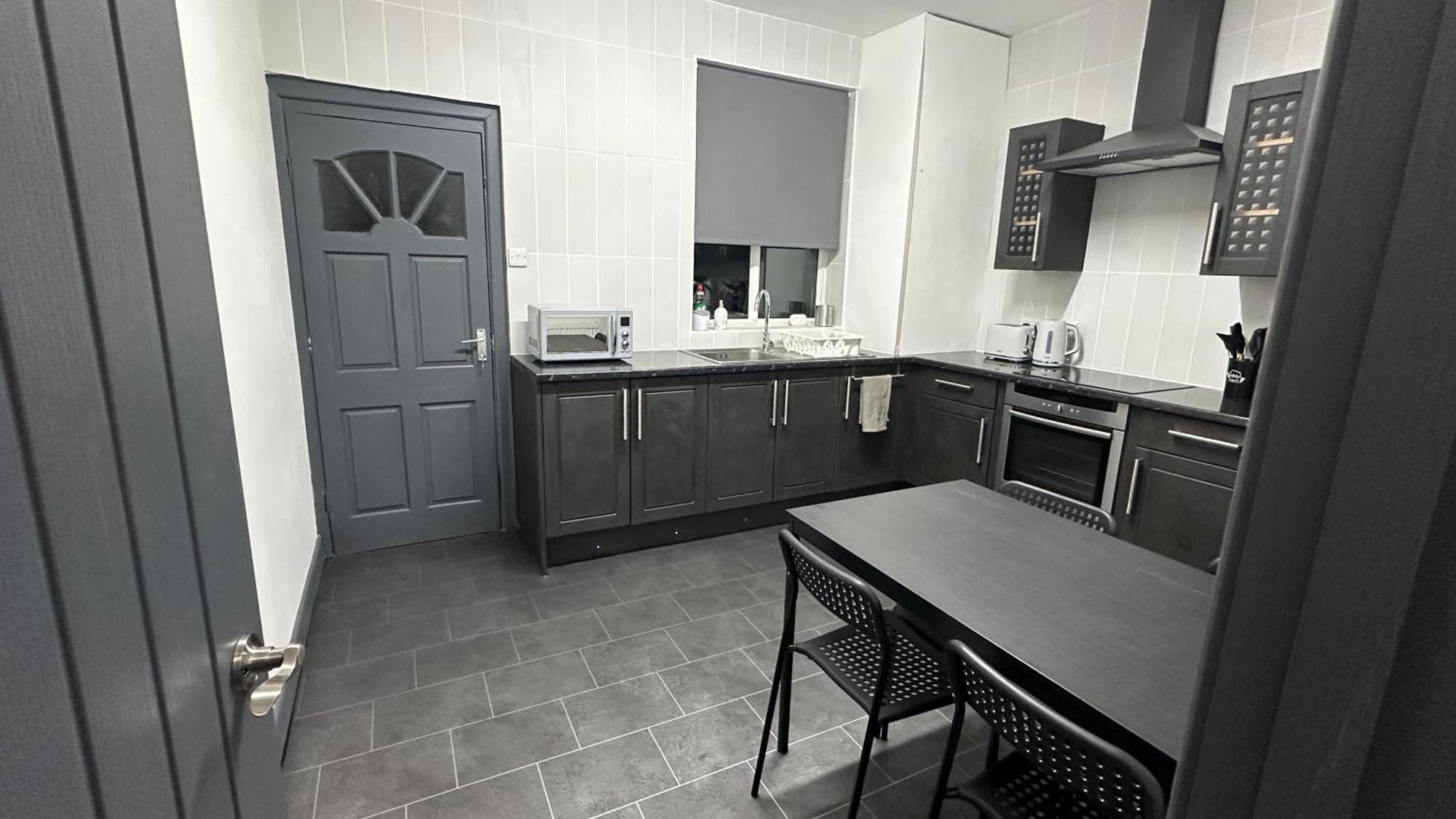 Modern 2 Bed Near Turf Moor Football Stadium, Parks, Canal And Lake Burnley Esterno foto