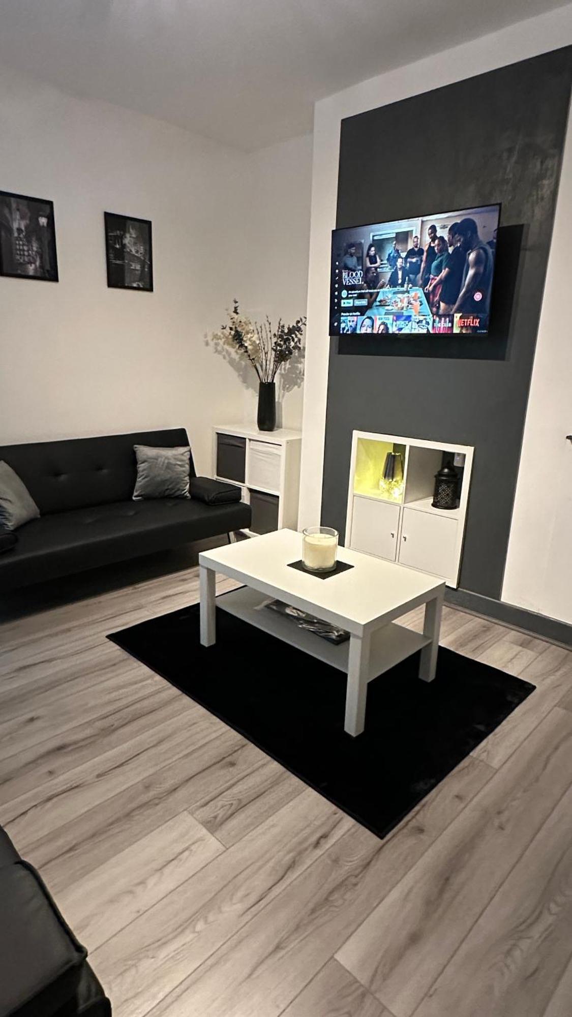 Modern 2 Bed Near Turf Moor Football Stadium, Parks, Canal And Lake Burnley Esterno foto
